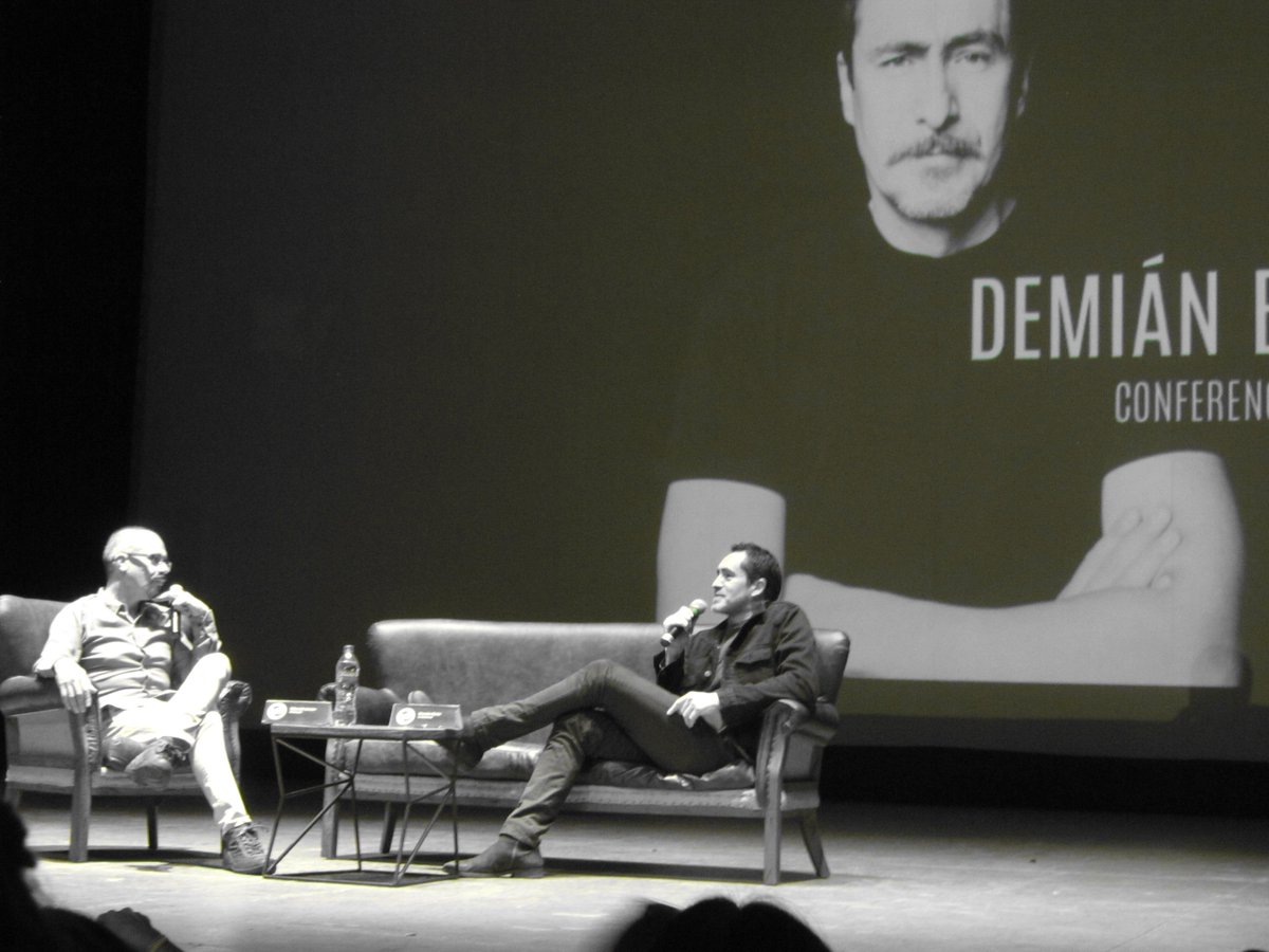 StageOne_Mag's tweet photo. Como parte de las actividades @DemianBichir dio una master class para el @giffmx en el #TeatroPrincipal de Gto. https://t.co/U44PUkz4gd