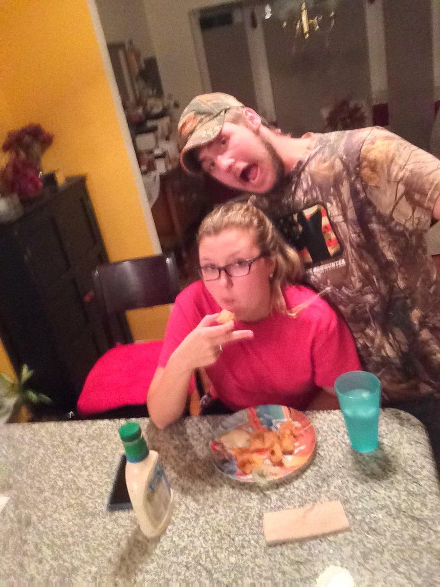 Baby_Freed's tweet photo. #NationalGirlfriendDay @hayley_gantner thank you for always being there for me, I love you with all my heart😘 https://t.co/PiUtL4qkH4