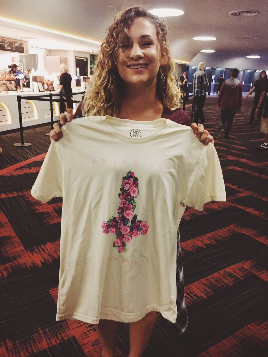 kylahshaee's tweet photo. @brandnewrock has my heart. Thank you for the greatest night of my life. 🤘🏻 https://t.co/JdyumnPxck