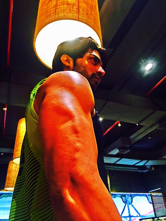 gurruchoudhary's tweet photo. start on a high intensity, Inch by inch moving 2 perfection. #wajahtumho @TSeries @priyagupta999 @ivishalpandya https://t.co/q0gI63YMVD