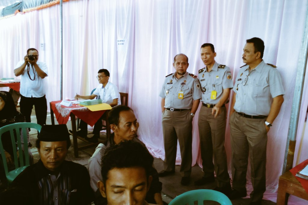atr_bpnklaten's tweet photo. warga ds Wanglu #Klaten @humaskabklaten @info_suaraanda siap terima Sertipikat #Prona2016 @atr_bpn sukses @trilulit https://t.co/7lVVWLf1bG