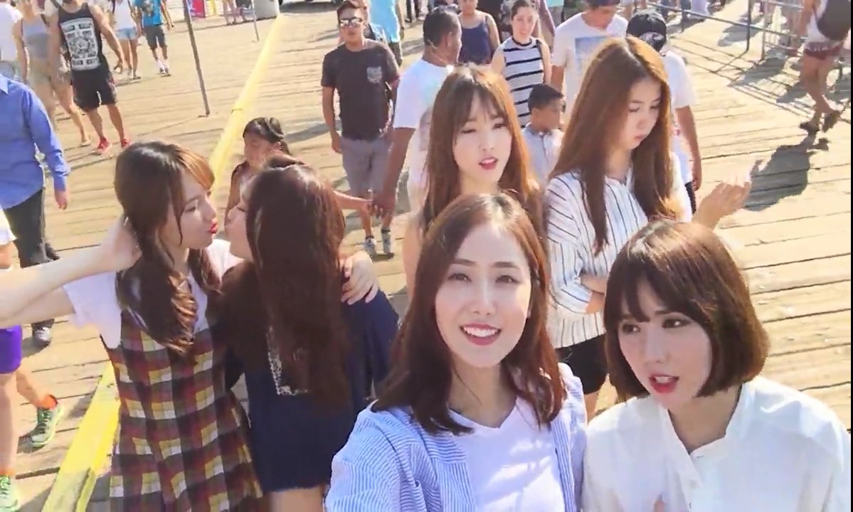 onedayxne_b's tweet photo. 아뇽 #소원_봇 이가 왔어요!
한국은 지금 아침이죠? 굿모닝 #버디 오늘 화이팅하세요!!!
우리는 여친들 산타 모니카에 어제 갔다!! 재미있네요
많은사람들을 Pokemon GO 했다 ㅋ #GFRIENDinLA https://t.co/Y8wdmIqahU