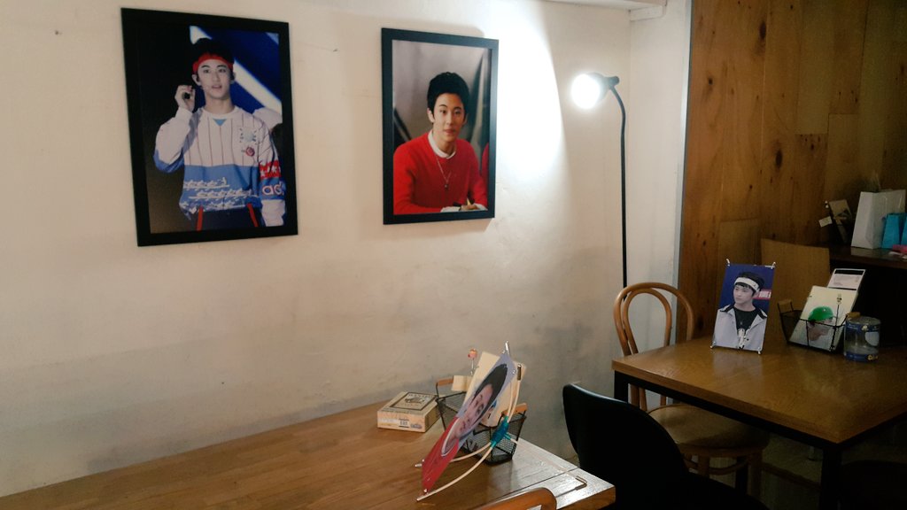 Rhythm_boy802's tweet photo. [MarkCafe☕] 마크의 18번째 생일을 축하하는 마크카페가 잠시후 12시에 오픈됩니다❤ https://t.co/dOiWzvw1pf