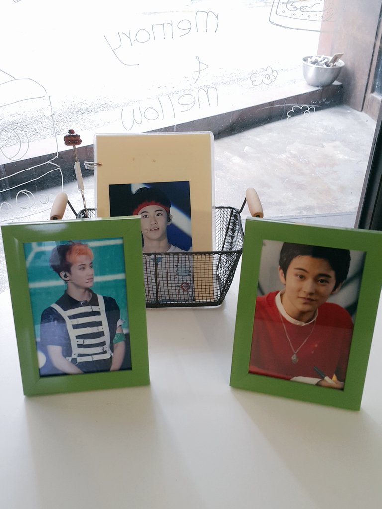 Rhythm_boy802's tweet photo. [MarkCafe☕] 마크의 18번째 생일을 축하하는 마크카페가 잠시후 12시에 오픈됩니다❤ https://t.co/dOiWzvw1pf