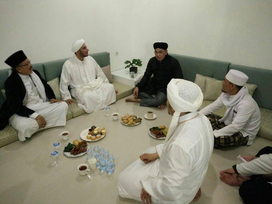 Aswanfai's tweet photo. Majlis Kyai Taufiqurahmahman Alpantuny, brsm: Kyai Bacrum Zaman Pagentongan, Habib Sahab Pimp Al-Anwar dan Kyai Akri https://t.co/IYAhErSNWe