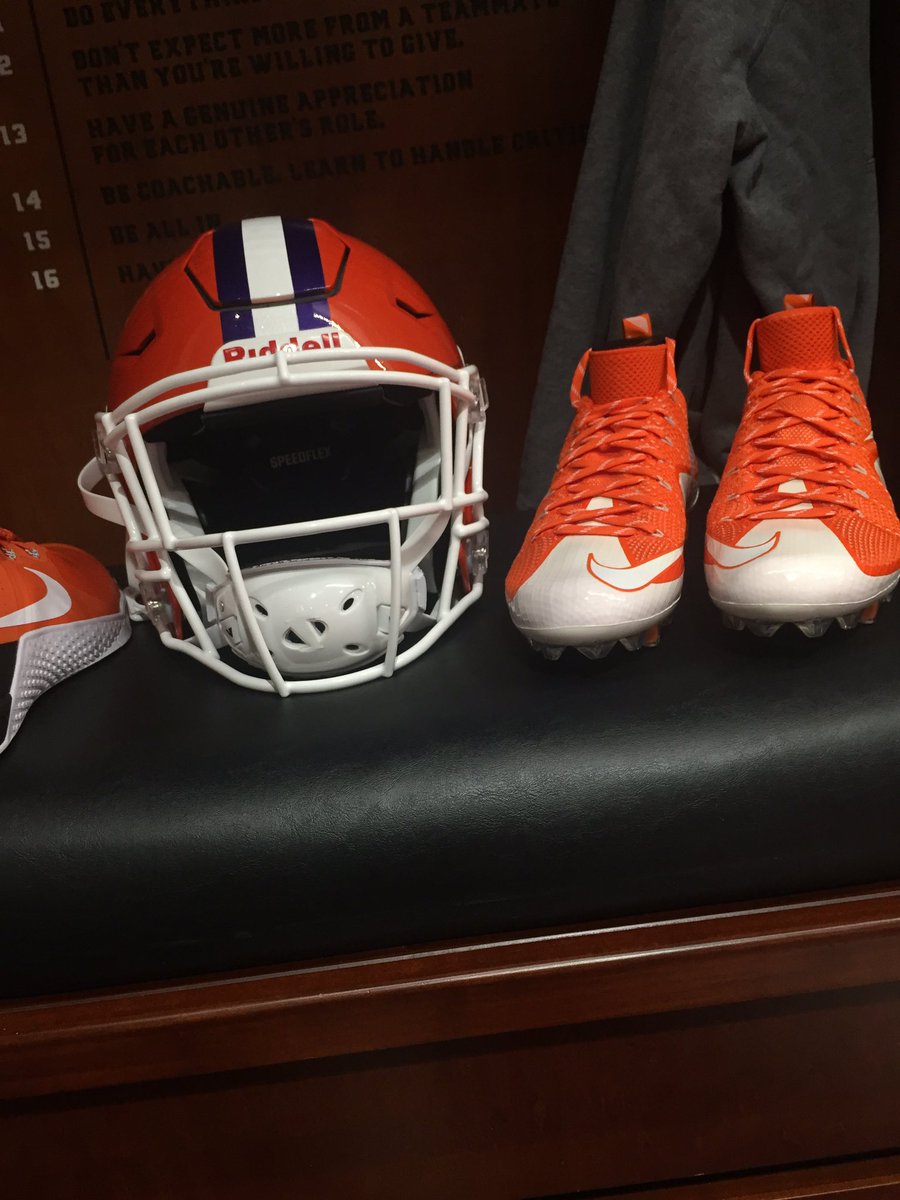 JuFlock4's tweet photo. Just know my boiii ready to eat 😈💯 #stamped #3zz #804breed https://t.co/UeWXRjZhQl