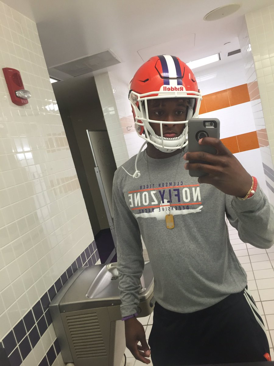 JuFlock4's tweet photo. Just know my boiii ready to eat 😈💯 #stamped #3zz #804breed https://t.co/UeWXRjZhQl