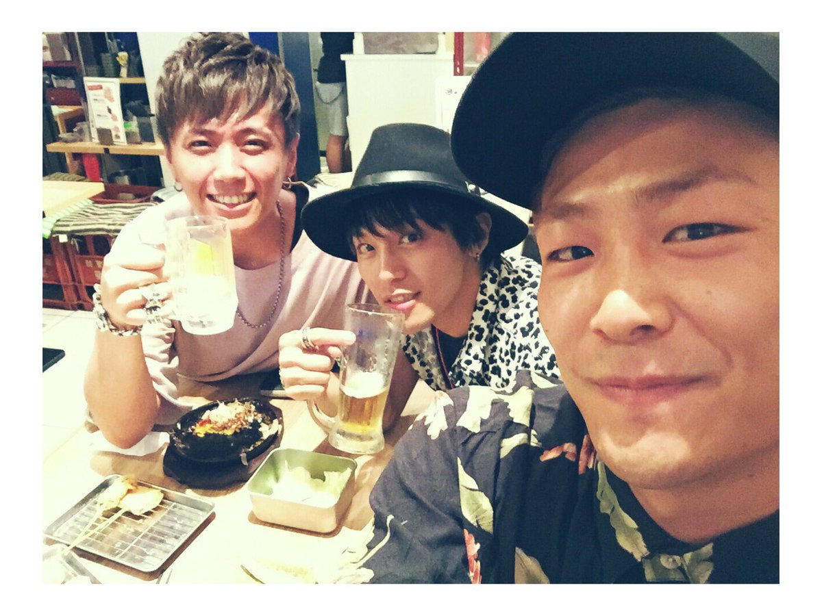 riku0701matsuki's tweet photo. 昨夜はKITTANくん、MASAと🍻
近況だったり、色んな話に華が咲いて楽しかったなぁ✨
ずっと大切な仲間✨
#BACKTRICK #BKTK https://t.co/2dAFRVwKoc