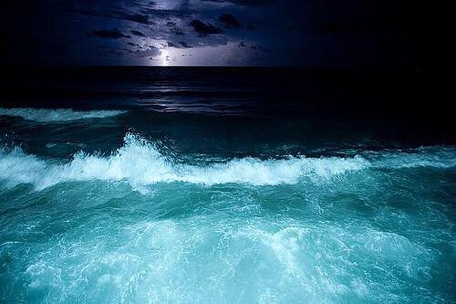 Coastalbydesign's tweet image. Lightning strike over the Atlantic Ocean off Wrightsville Beach #northcarolina #wrightsvillebeach #lightning