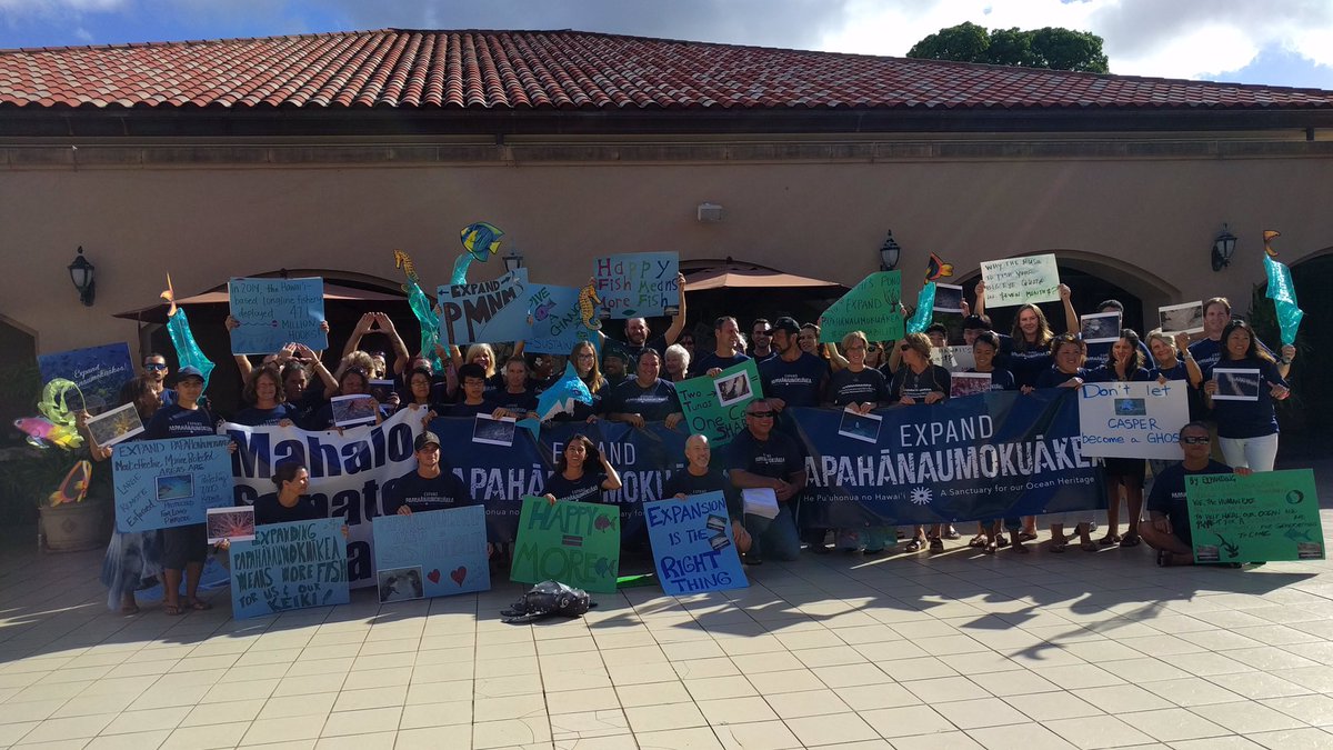 SethHorstmeyer's tweet photo. Big turnout in support to #expandpmnm #gobigobama @POTUS #Hawaii #oceanoptimism https://t.co/V9fgBlsqgO