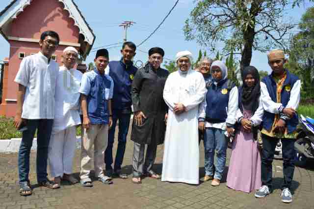 Aswanfai's tweet photo. Bersama Kyai Taufiq juga para Pamuda dan Pamudi Bogor yg garanteng dan garelis https://t.co/8n1l2pUwto