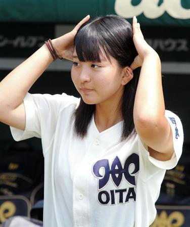 高校野球 甲子園練習のノック補助でグラウンドに入った女子マネが制止される 土俵か ルールはルール Togetter