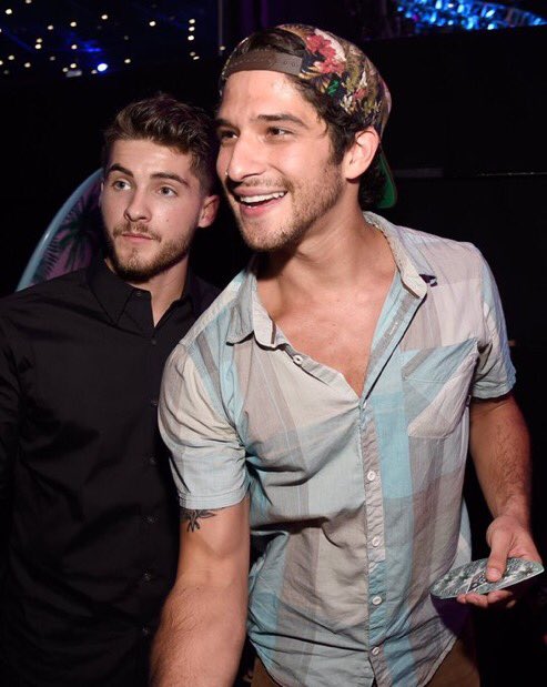 ไทเลอร์ โพซี่ย์กับโคดี้ คริสเตียนที่งาน #teenchoiceawards เมื่อวานนี้ครับ😎