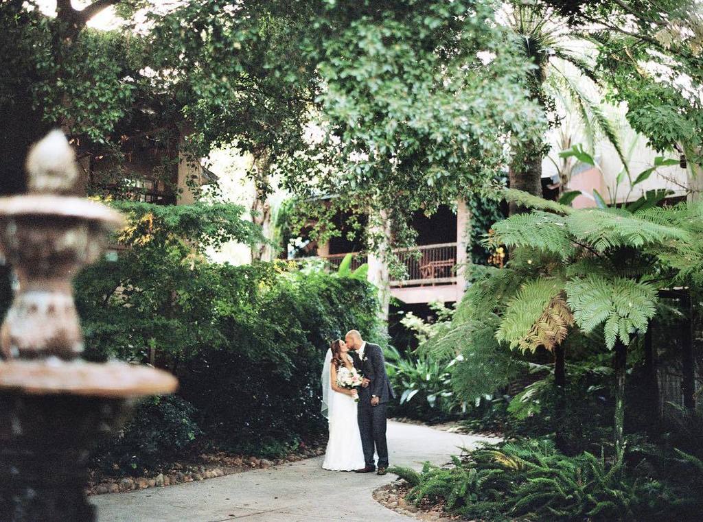 outliveweddings's tweet photo. Johnna &amp; Jake. Scans by @photovisionprints 
#contax645 #kodakportra #kodak #filmisnotdead … https://t.co/kAkLSUP57y https://t.co/eQi1K5UB1V
