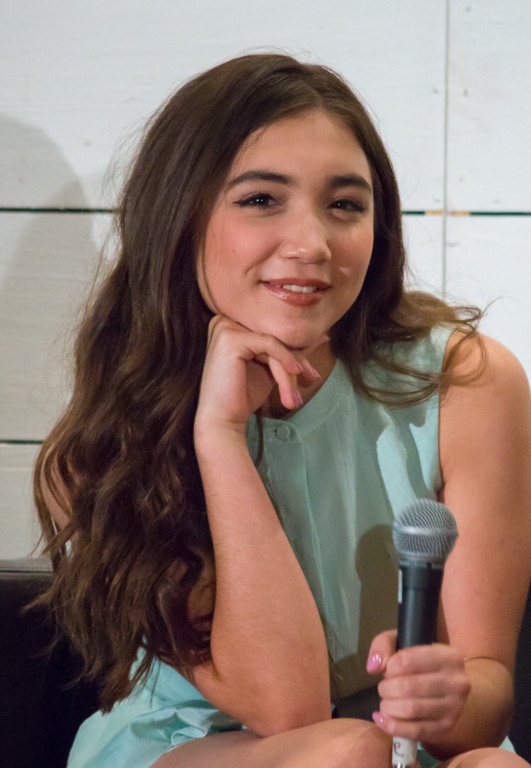 GMWBuzz's tweet image. Which girl deserves nothing but happiness?! #WeLoveYouRowan