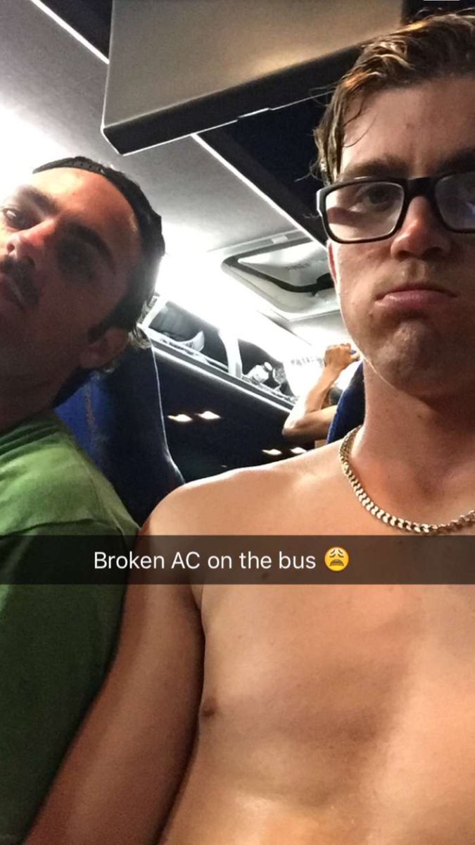 WhatLachlanDid's tweet image. What is hotter? A bus without air condition or me? 😏😉 #DontLikeItPlayBetter #ButImAlreadyTheBest #CallMeUp