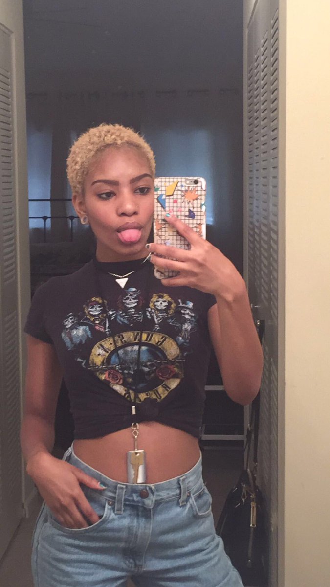 likefinechyna's tweet photo. Let me sit on ya face https://t.co/3G4C2WGMA3