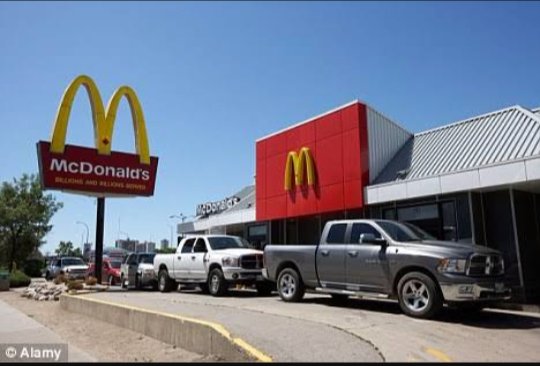 Fatos_sjc's tweet photo. Drivethru famoso em outras cidade/Drivethru famoso em SJC https://t.co/Lax32szpuX