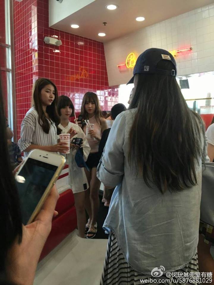 GF_Bangtan's tweet photo. #GFRIEND in LA!!
#GFRIENDinLA #여자친구 @GFRDofficial https://t.co/9slm5UeAMj