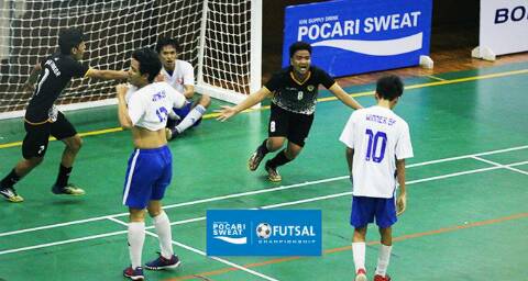 Patah hati / putus cinta emang sakit , tapi lebih sakit gagal di dalam hobi lu sendiri:(