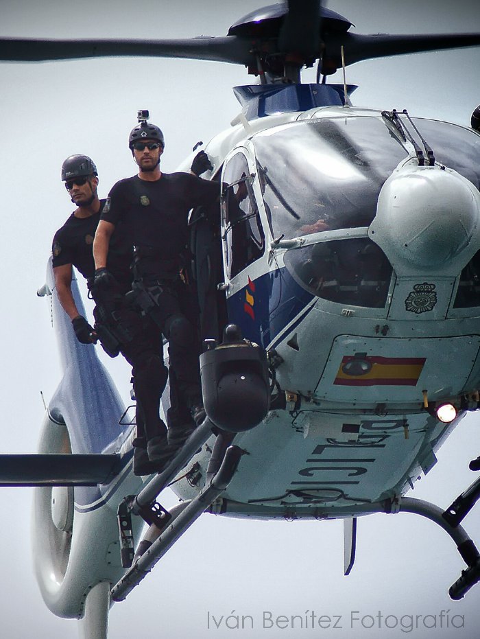 ibeca73's tweet image. Todos necesitamos a alguien que nos proteja. Toda la admiración para los hombres y mujeres de @policia Nacional.