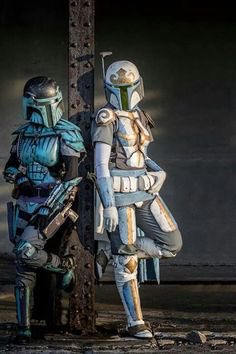 mandocadera's tweet image. "Every mandalorian's armor is unique to them. Showing their battle scars."