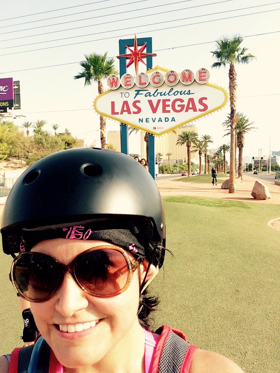 KendraBlood323's tweet photo. Morning skate the strip. Wish Rollercon was real life. #rollercon2016 #skatethestriplasvegas https://t.co/dluCPIhbgn