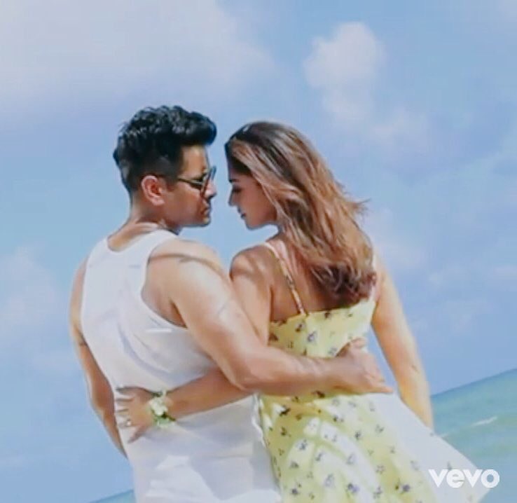 NayantharaLive's tweet photo. The one &amp; only #Nayanthara Endrum Endrendrum #Nayanthara Thaan 🙌 #LadySuperStar #IruMugan #NoReplacementFound https://t.co/CNJfcbxYFM