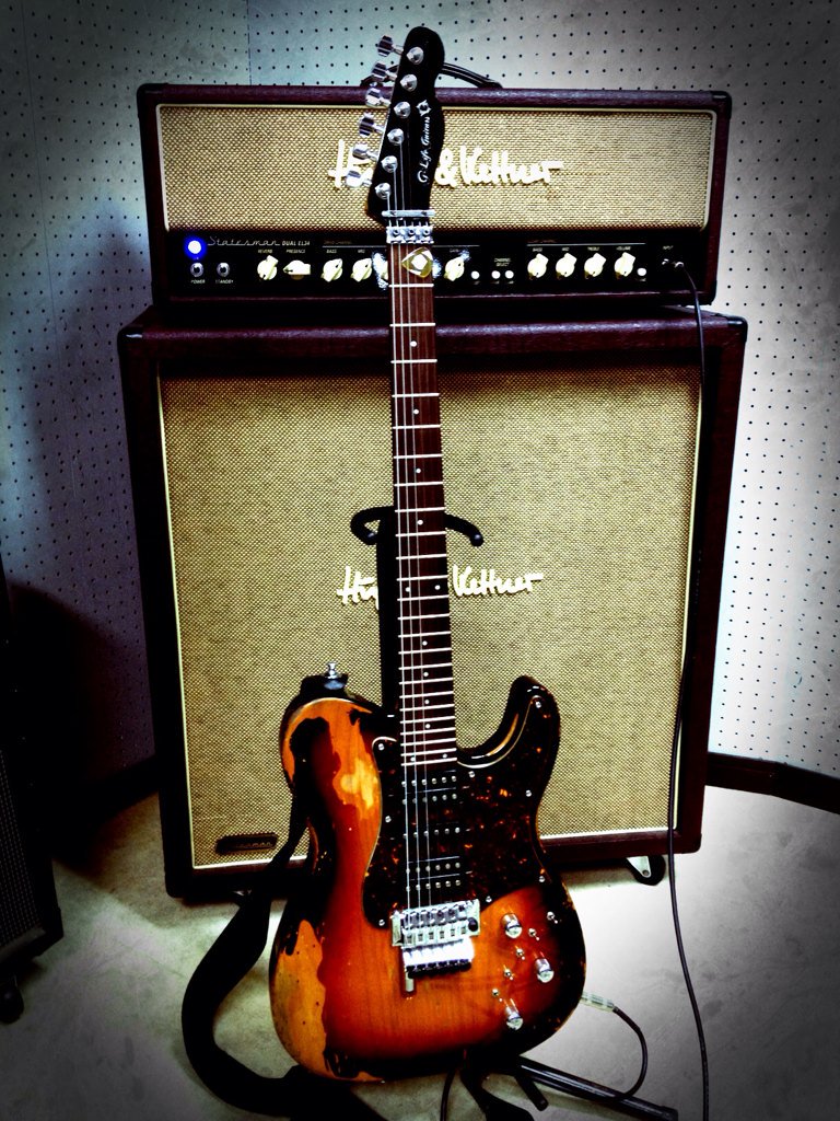 glory_days0211's tweet photo. スタジオリハ終了(〃ﾉωﾉ)
#guitar #guitarist #live #g_life #g_life_guitars #siamshade #daita https://t.co/kg9xunrdRX