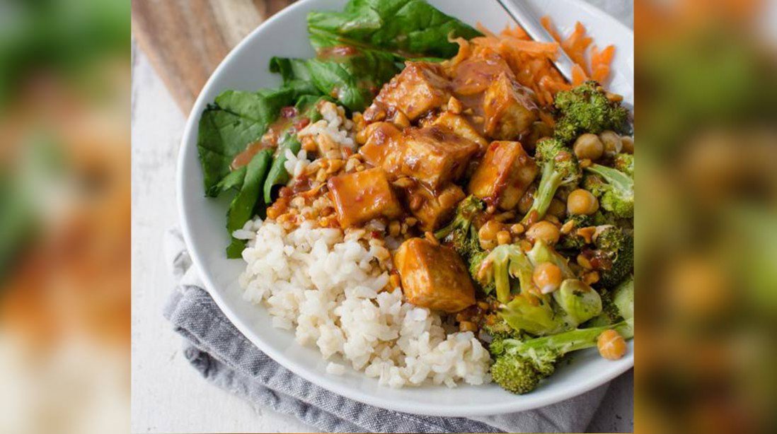 muscle_fitness's tweet photo. These 10 bowls have a boost of protein to help you build muscle. https://t.co/FZdmJ887eN https://t.co/Zp5x5cum3t