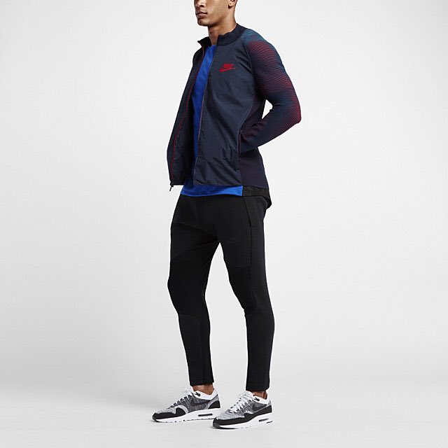 thechimpstore's tweet photo. A look at Nike's latest innovation, the Dynamic Reveal Tech Knit Jacket. Launching Thursday! https://t.co/ae66MRKTt7 https://t.co/P1vQhy6rcq