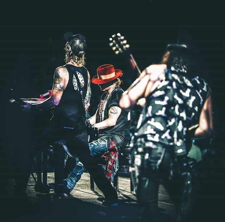 thegunsonline's tweet photo. Credits: Kat Benzova #GnFnR #NotInThisLifeTime #GNROrlando #CWStadium #WeAreOrlando #axlroโฆ https://t.co/3OgWoJ83qu https://t.co/odVywqPTSv