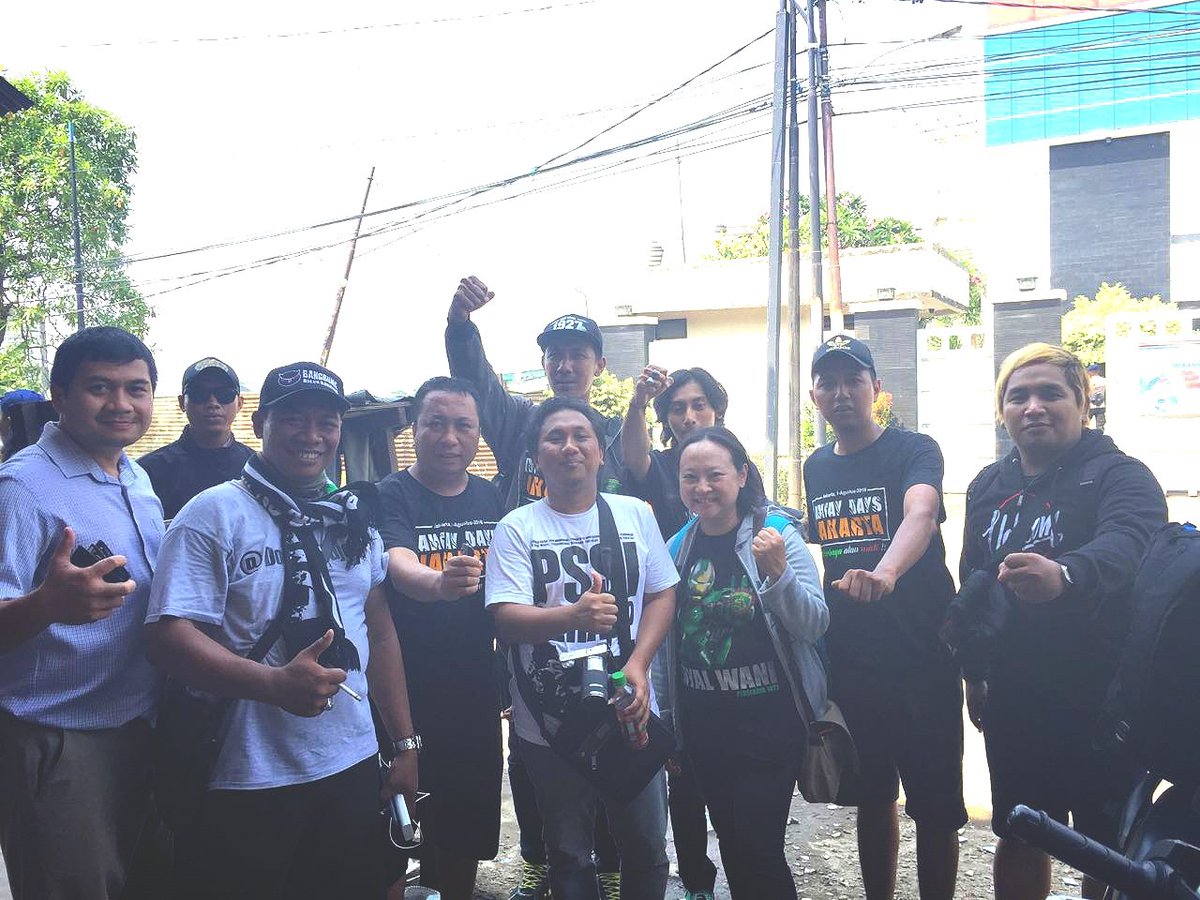 Bersama cak <a href="/JonerLiar/">Jhonerly Simanjuntak</a> &amp; <a href="/nanang_firdaus/">Nanang Firdaus</a> #GrudukJakarta