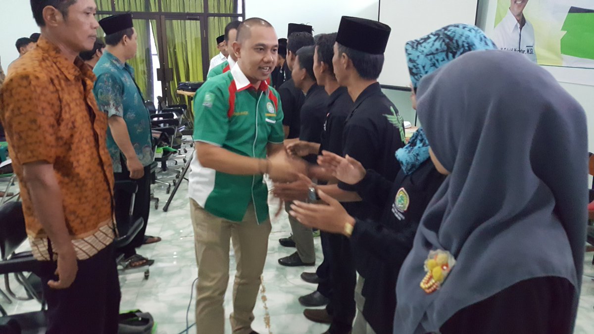 kabilmubarokgb1's tweet photo. Selamat&amp;Sukses DKC Garda Bangsa Jombang.Muda Beda Gembira @kabarPKBjatim @BeritaPKB @dkngardabangsa @JatimPakHalim https://t.co/C6IkASV02f