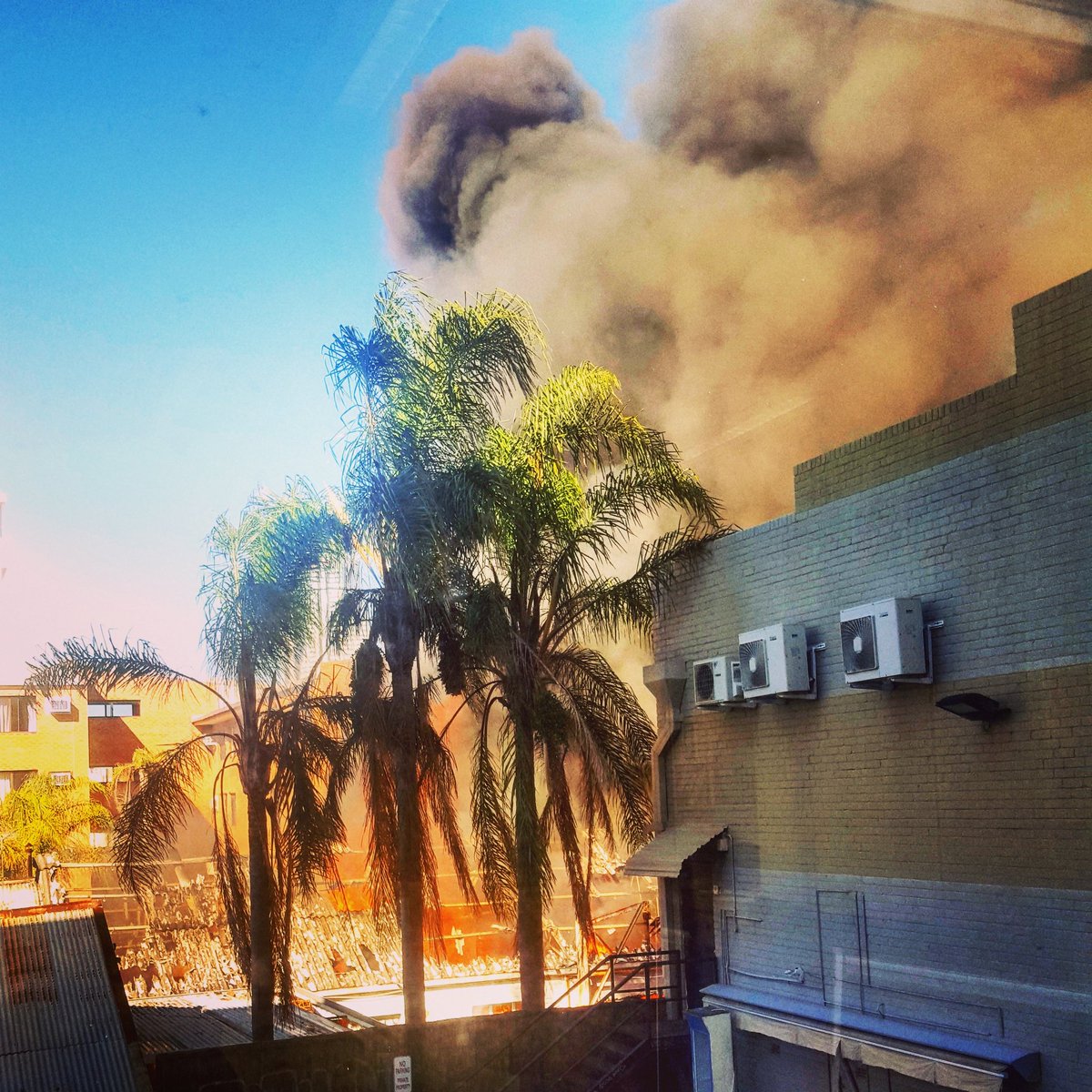 ameliabadri's tweet photo. Hectic day at work :/ #Westperth #Perthnews #Buildingfire  @9NewsAUS #cityfire #ninenews #allok https://t.co/u9rBjQWHhg