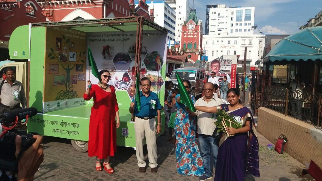 NewsEnviron's tweet photo. Tableau was flagged off  by Ms Agnimitra Paul-fashion designer&amp; Dr Asok Sanyal,Chairman –WBBB along with NEWS team. https://t.co/IEW4mCLE2s
