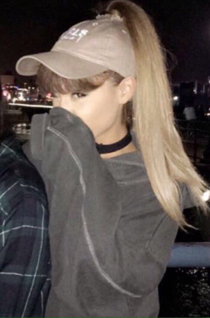 100reasonsto's tweet photo. Ariana cut a hole in her hat just so she could wear a ponytail 😂 https://t.co/MyHbd8NfYH