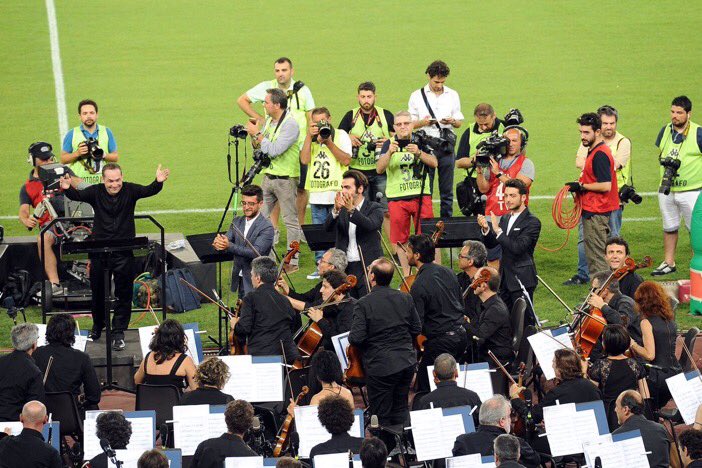 sscnapoliES's tweet photo. Muchos aplausos para "Il Volo" anoche antes del comienzo
#90ANNIDIPASSIONE #NapoliNizza #ForzaNapoliSempre https://t.co/4bbeq3kNWl