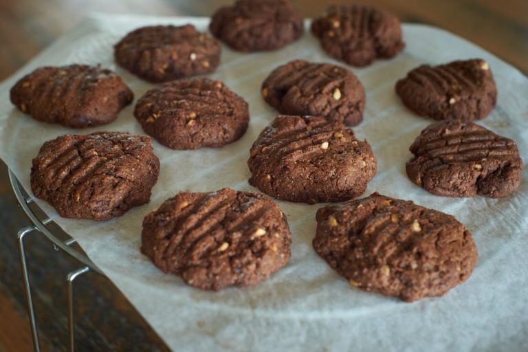 A new scrumptious snack recipe: Peanut butter, tahini, banana &amp; cacao cookies🍪🍫🍌nurturefromwithin.com.au/peanut-butter-…