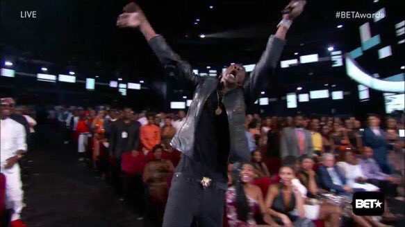 introvertsmemes's tweet image. *schools about to start back*

High school vs college kids