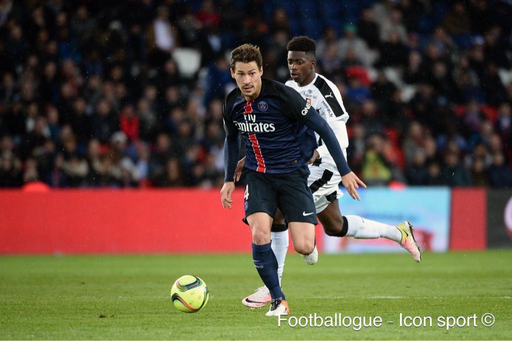 Footballogue's tweet photo. [#Transfert✈️] Selon Marca, Schalke a fait une offre de 8M d'€ pour Stambouli, le PSG en demande 10. https://t.co/hHOshg1hCb