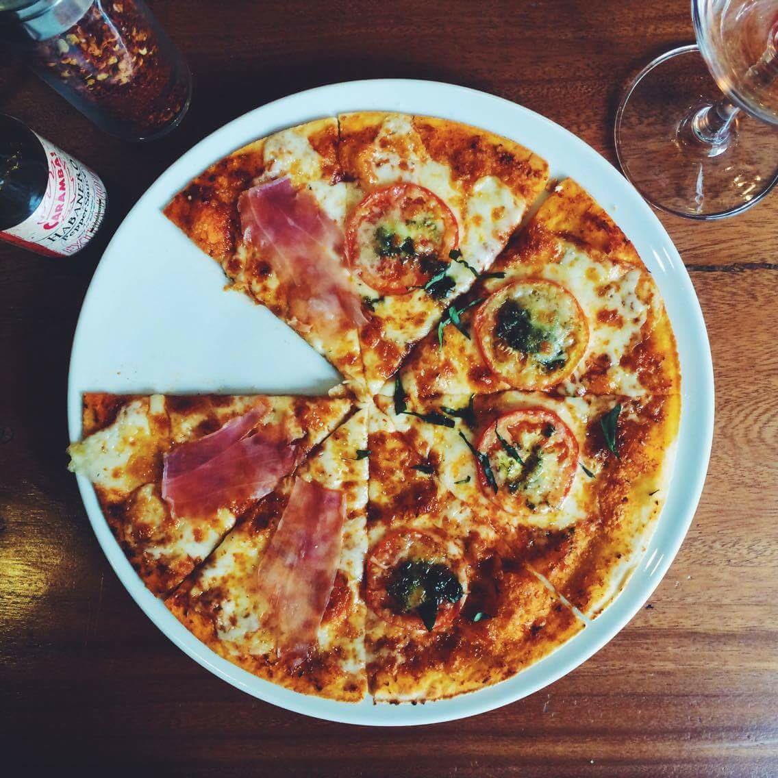 pocodeli's tweet photo. Not sure which pizza to have? You can order half &amp; half of different flavors 😊🍕 #pocodeli https://t.co/Zz7pV4gXO2