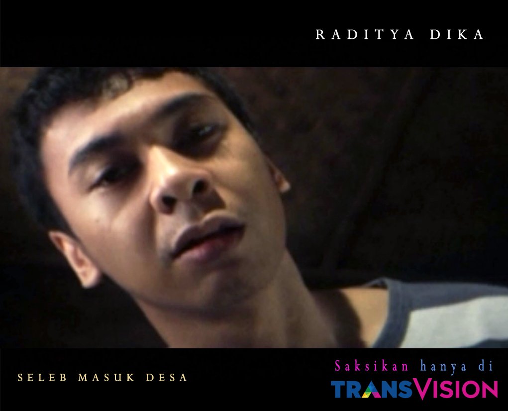 Penasaran dengan shoot <a href="/radityadika/">raditya dika</a> ini sedang melakukan adegan apa?  lihat seksama.. cuma disini #BioskopIndonesia