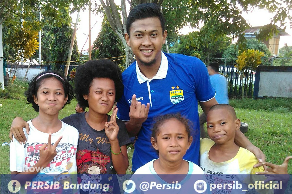 persib's tweet photo. Mohon doa besok akan kembali ke Tanah Papua #PERSIB https://t.co/7jqXprShoz