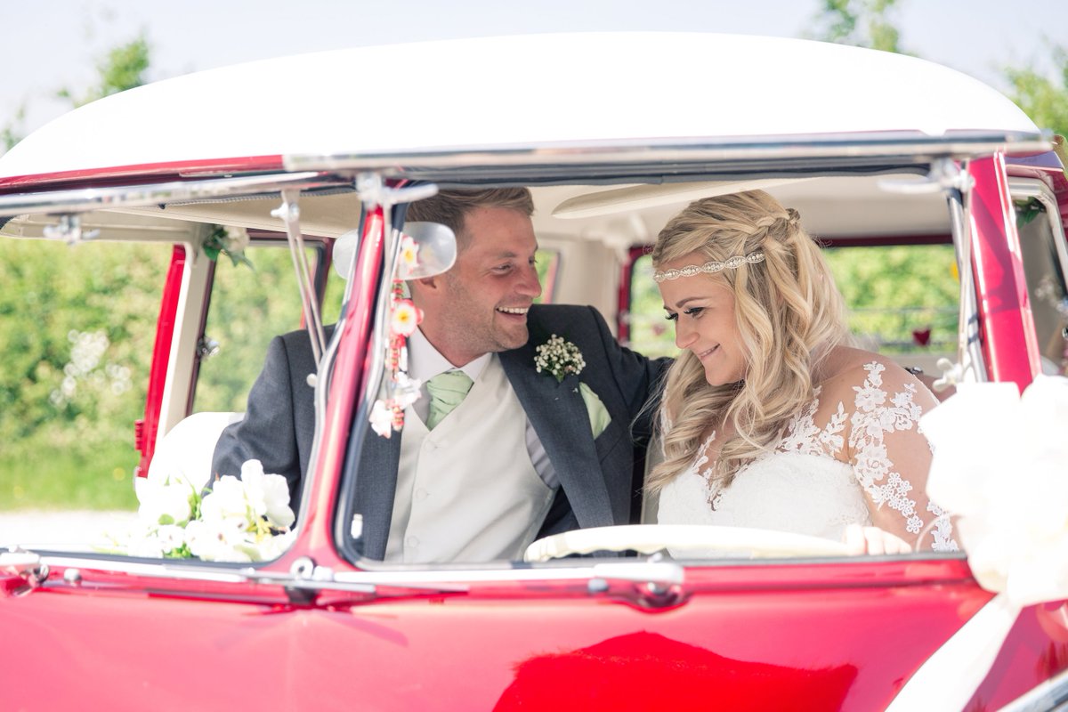 Check out Jessica and Rob's beautiful rustic-themed #RealWedding for #wedding inspiration! 👰 bit.ly/2aMspZ1