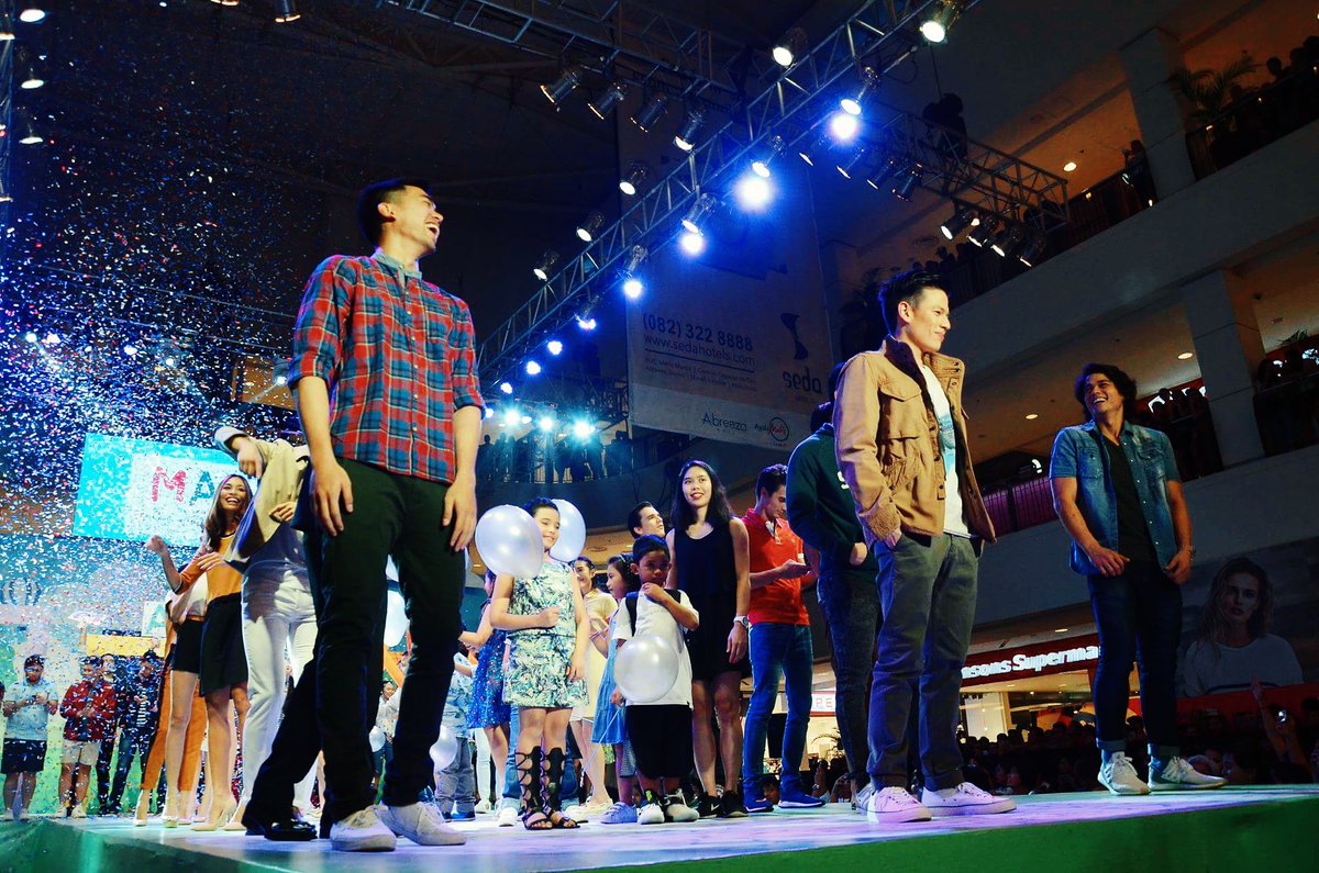 abreezatweets's tweet photo. #Breezapalooza photos are up on our Facebook page! #JakeEjercito #JakeEjercitoAtAbreezaMall #LovEmsoMAS https://t.co/E0qAnRMW9N