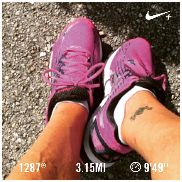 PatriotNash's tweet photo. Breaking in the new shoes #marathontraining has officially begun again #twentysixpointtwo #isaidneveragain πππ https://t.co/WaSH7i285l