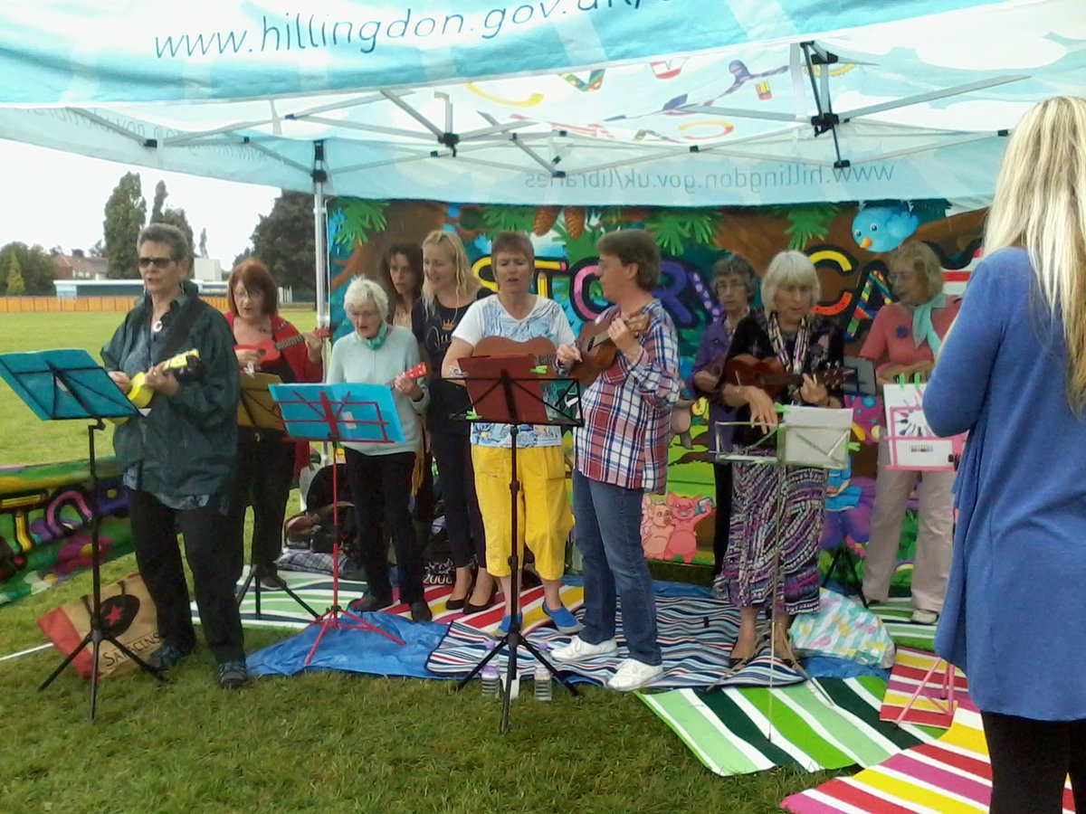 Hill_libraries's tweet photo. The stoic #HURBS singing in the rain at Harlington library's picnic in Pinkwell Park today ^L https://t.co/faa4z7qbMh
