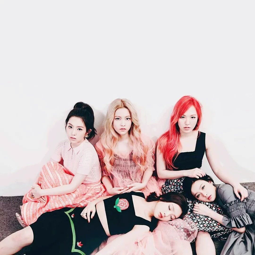 seonhomes's tweet photo. They taught me all about real sacrifice. That it should be done from love💖💛💙💚💜 #2YearsWithRedVelvet https://t.co/cuIphRZE7X