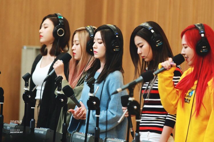 seonhomes's tweet photo. They taught me all about real sacrifice. That it should be done from love💖💛💙💚💜 #2YearsWithRedVelvet https://t.co/cuIphRZE7X